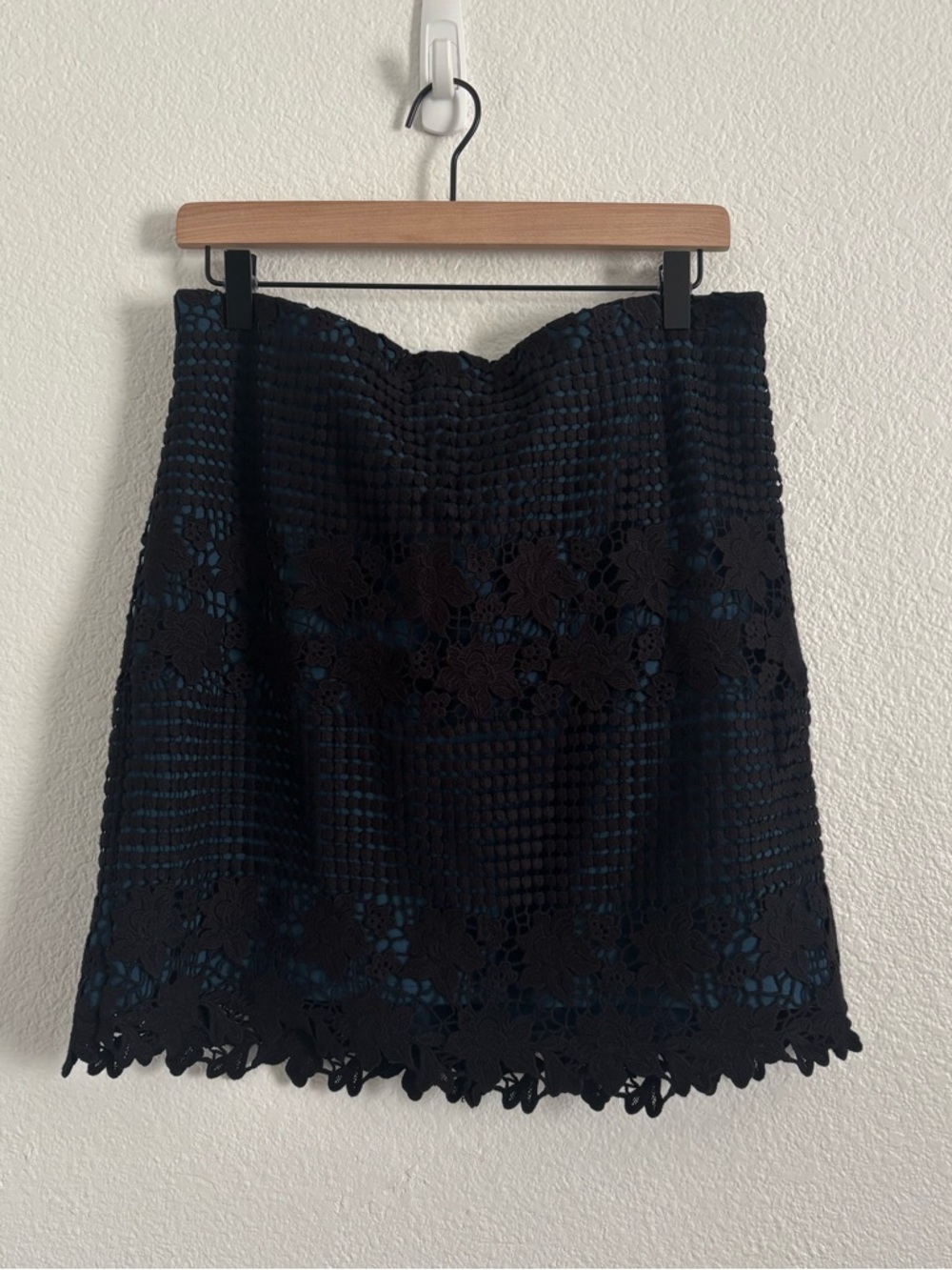 NWT Ann Taylor LOFT Women's Size 10 Black Crochet Lace Overlay Skirt